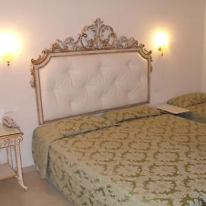 *** Affittacamere Residenza Due Torri Check In Presso Vicolo Cattani 7 Italia