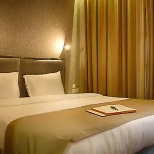 Athlos 4* Salonic